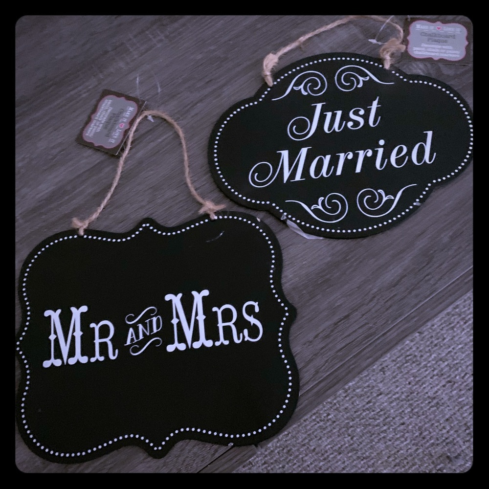 Mr. and Mrs. sign and Just Married sign 👰🏼🤵🏼